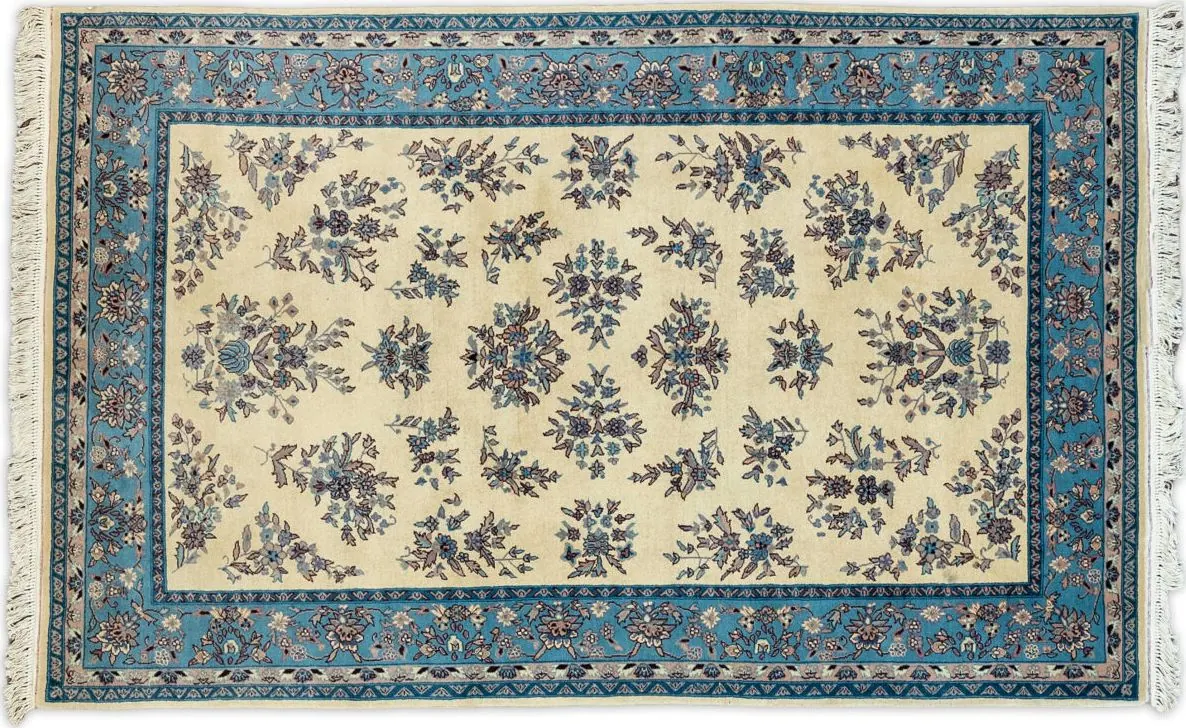 Handwoven rug No. 326, 5′ × 7′, viewed from above