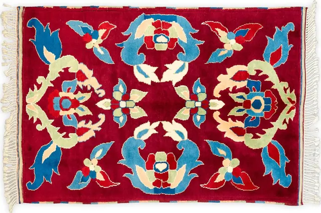 Handwoven rug No. 541, 5′ × 7′