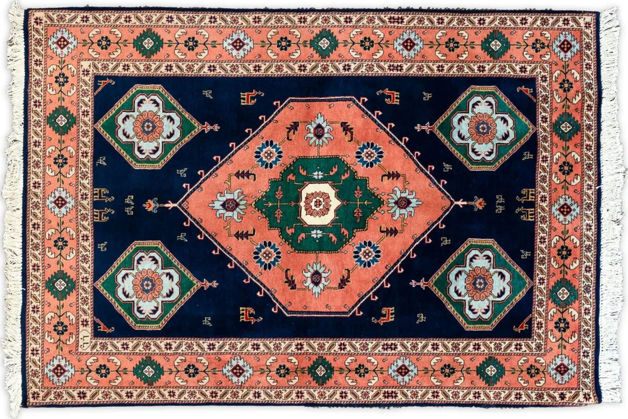 Handwoven rug No. 557, 5′ × 7′, viewed from above