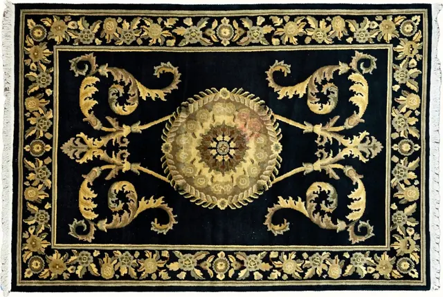 Handwoven rug No. 621, 6′ × 9′