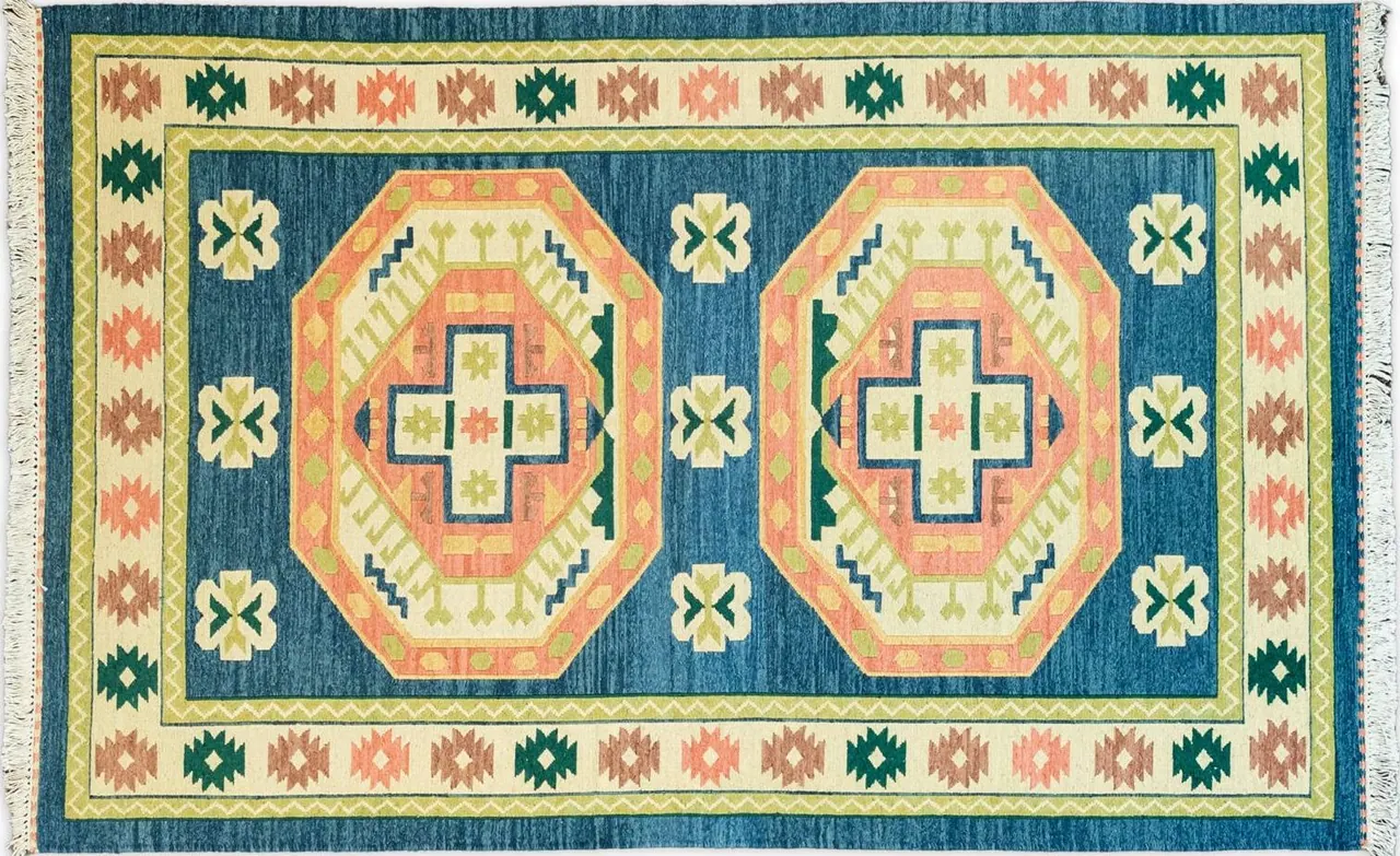 Handwoven rug No. K014, 5′ × 7′, viewed from above
